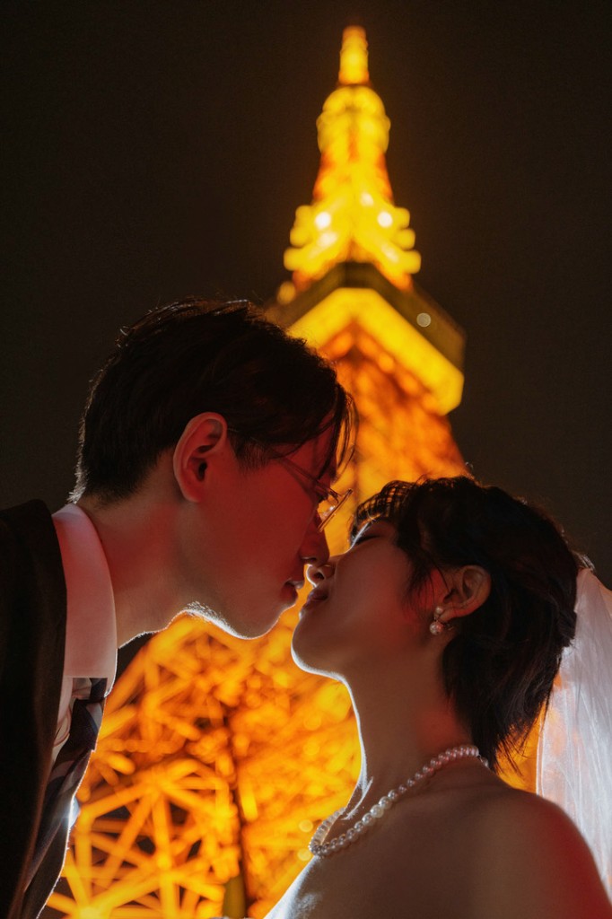 Tokyo Tower night pre-wedding portrait